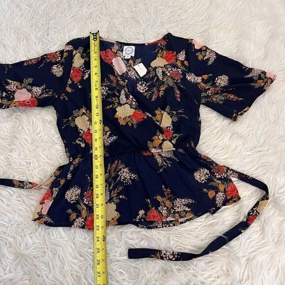 Blue Rain Francescas NWT Blue Peplum Scalloped Trim Floral Wrap Blouse Medium - Picture 4 of 12